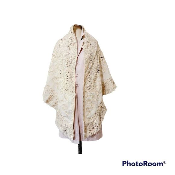 Battenberg on heavy cotton lace throw triangle shawl bed cover - Picture 10 of 10